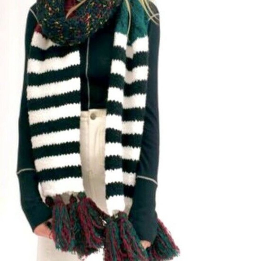 Free People Nova Tassel Chunky Scarf NWT - Picture 3 of 6